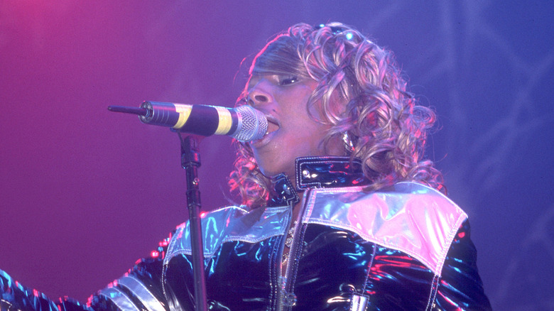 Mary J. Blige performing