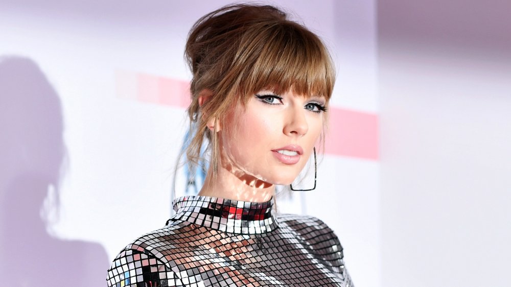 Taylor Swift at The American Music Award