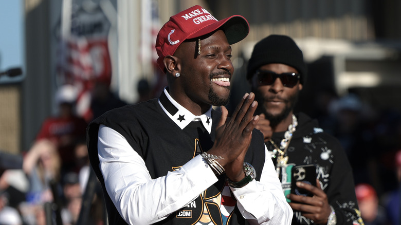 Antonio Brown wearing a MAGA hat
