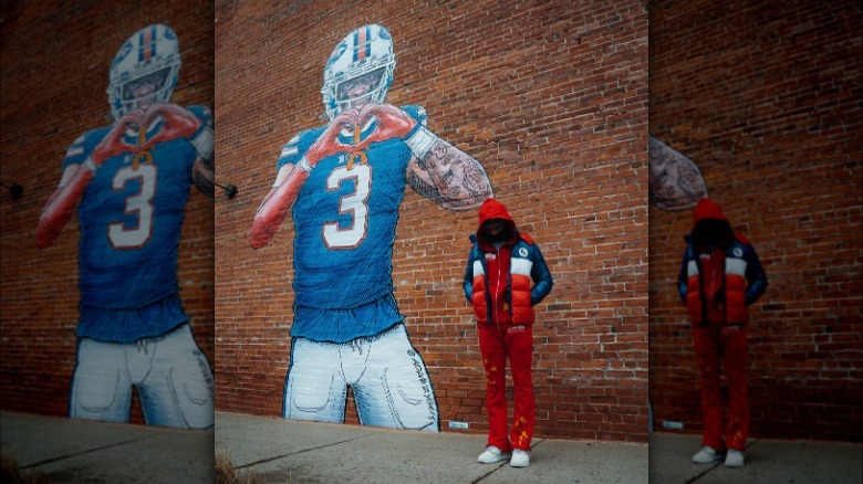 Damar Hamlin posing