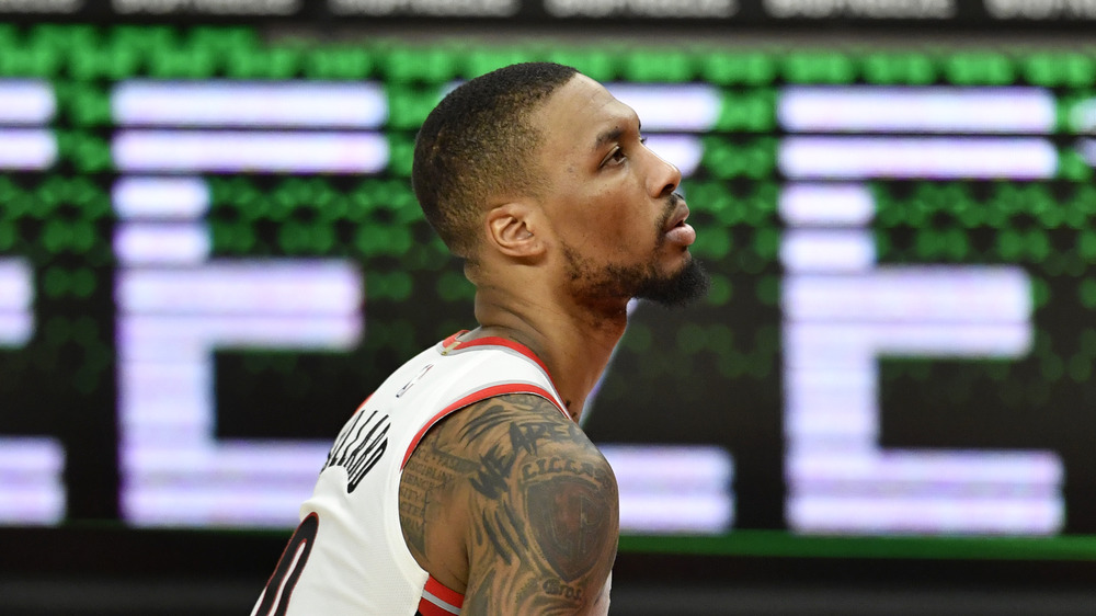 Damian Lillard preparing to shoot