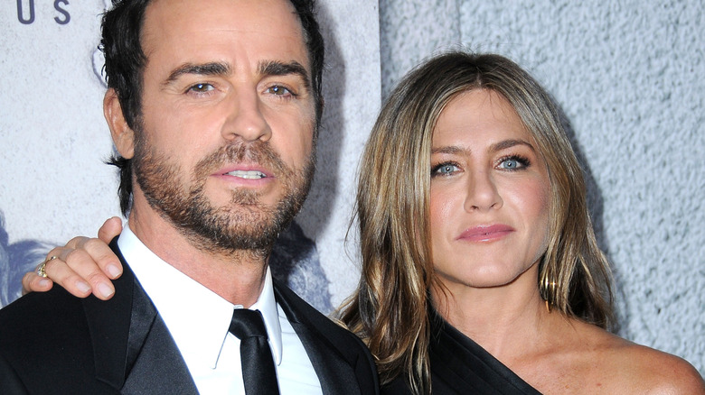Justin Theroux and Jennifer Aniston posing together
