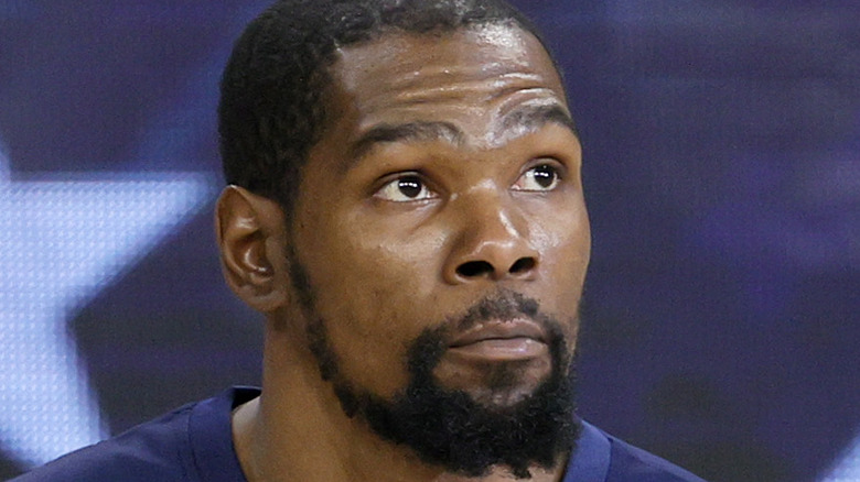 Kevin Durant looking up