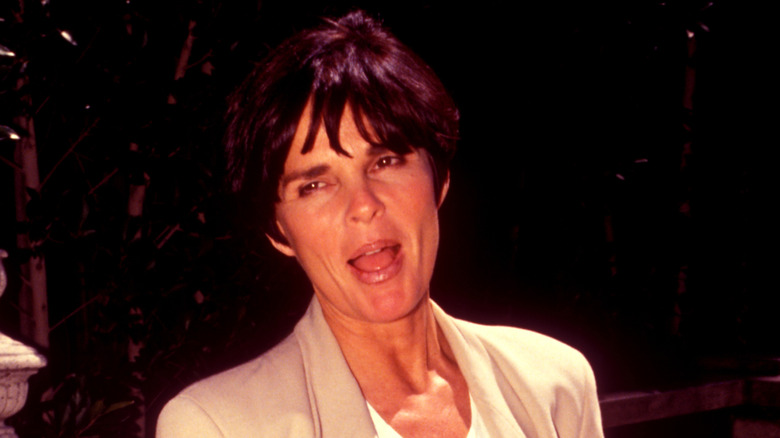 Ali MacGraw leaving Four Seasons hotel