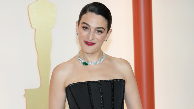 Jenny Slate on the red carpet