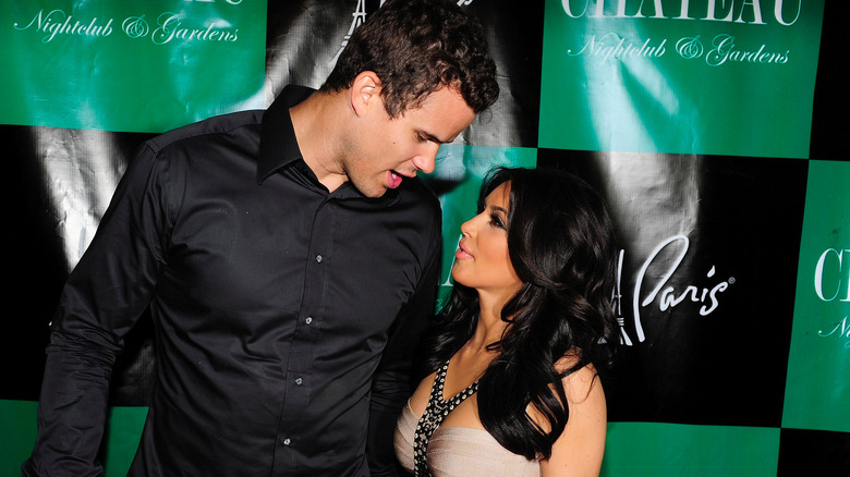Kris Humphries looking at Kim Kardashian