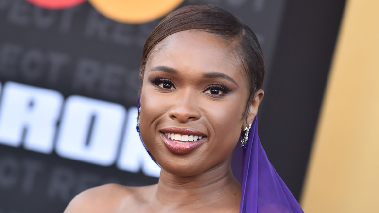 Jennifer Hudson posing at an event