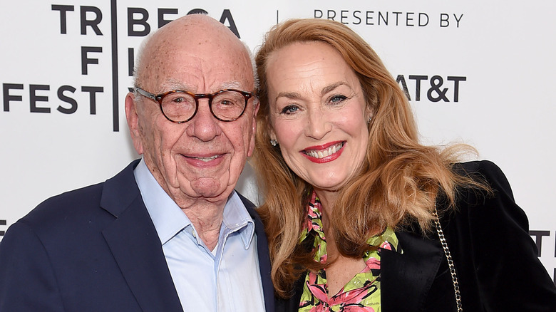 Rupert Murdoch and Jerry Hall leaning against each other
