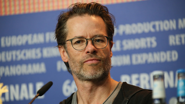 Guy Pearce in glasses