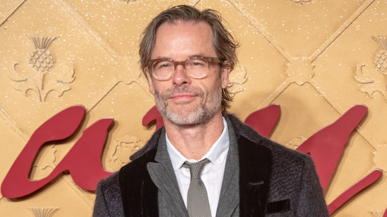 Guy Pearce smirking