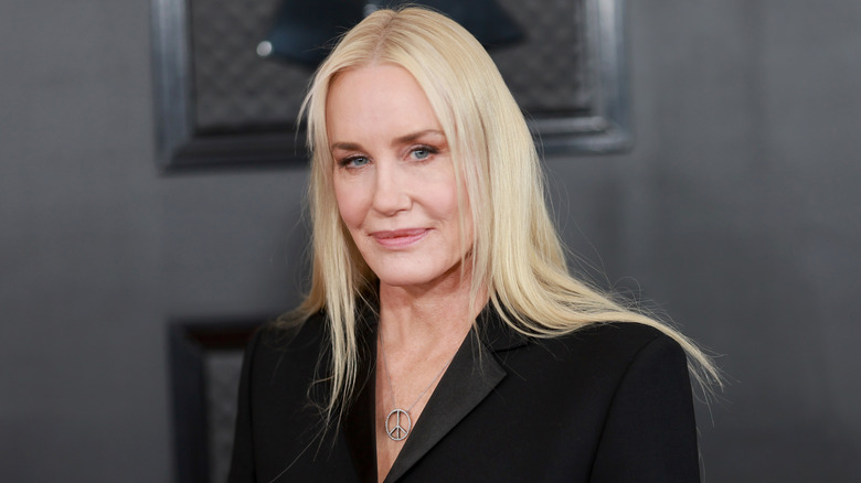 Daryl Hannah at the 2023 Grammy Awards in a black outfit