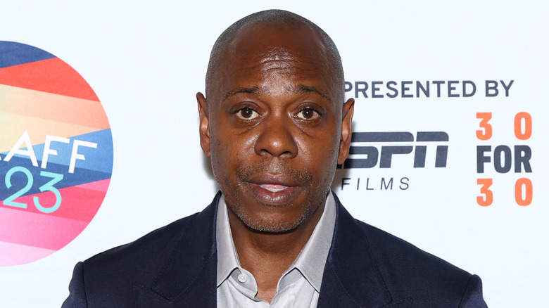 Dave Chappelle posing at event