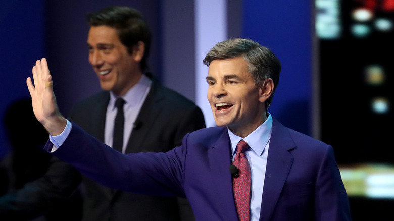 David Muir stands behind George Stephanopoulos in 2020