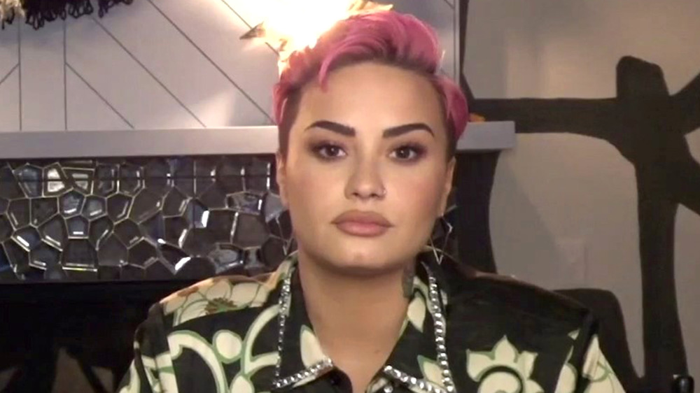 Demi Lovato short pink hair