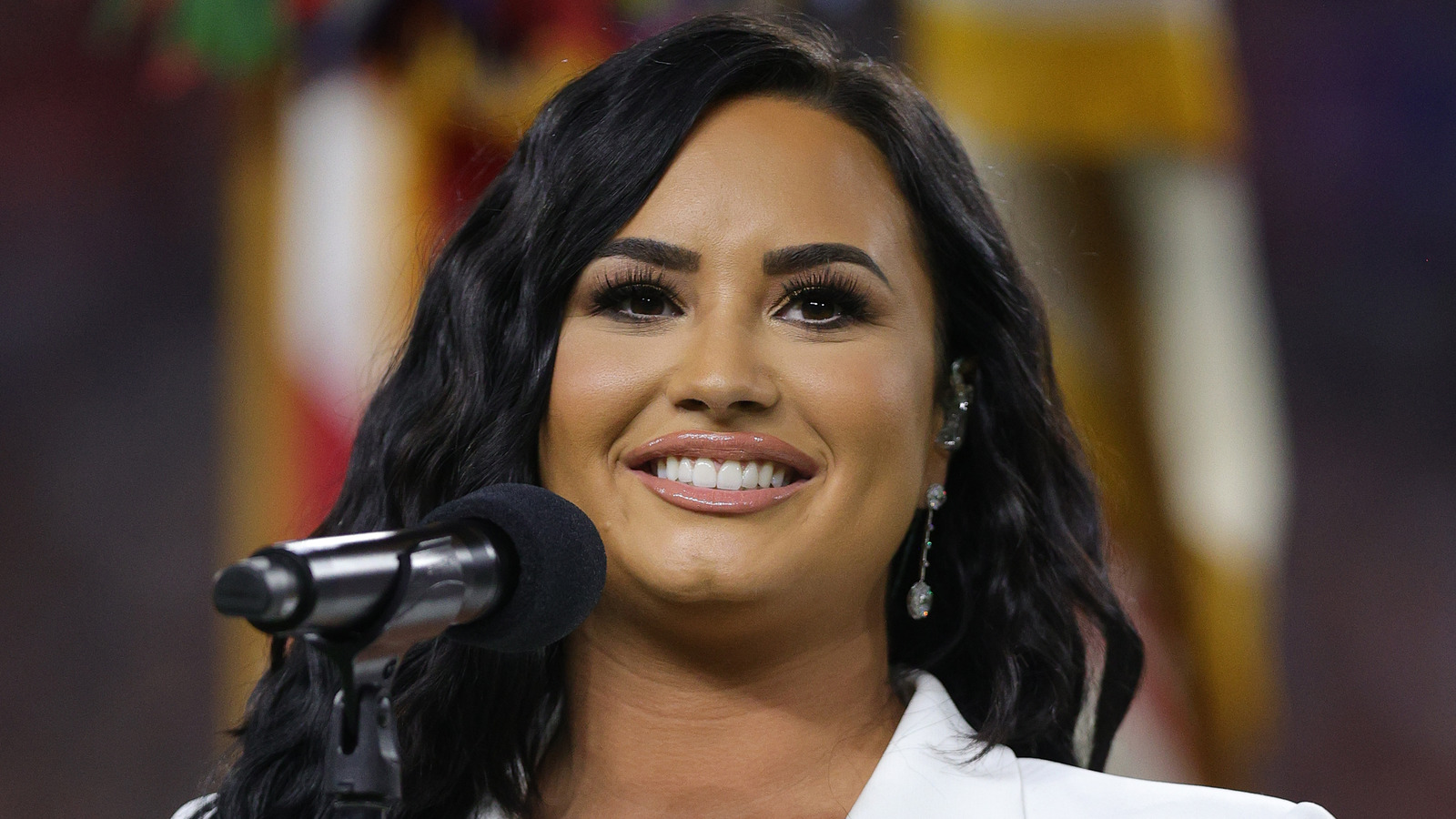 Demi Lovato's People's Choice Awards Red Carpet Look Is Turning Heads