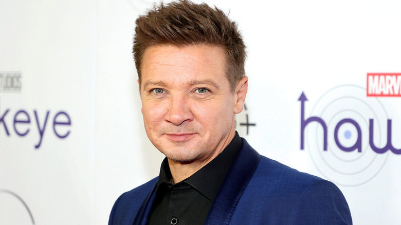 Jeremy Renner posing