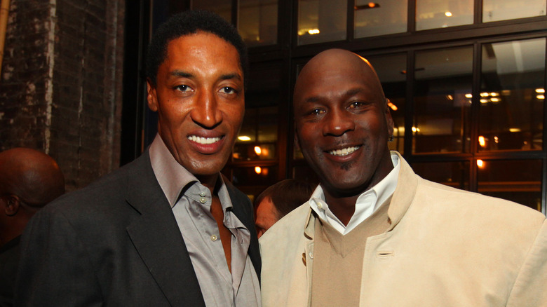 Scottie Pippen poses with Michael Jordan