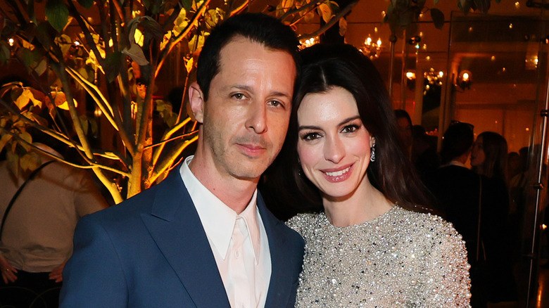 Jeremy Strong and Anne Hathaway posing