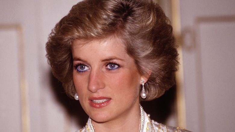Princess Diana wearing pearl earrings