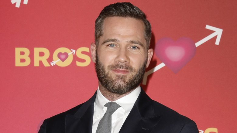 Luke Macfarlane posing