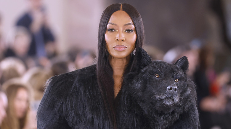 Naomi Campbell straight hair