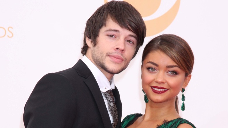 Matt Prokop leans toward Sarah Hyland, who is all smiles and dressed in emerald green.