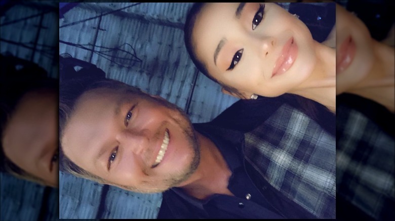 Blake Shelton and Ariana Grande smile in a selfie