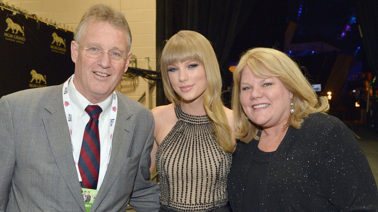 Taylor Swift with her parents