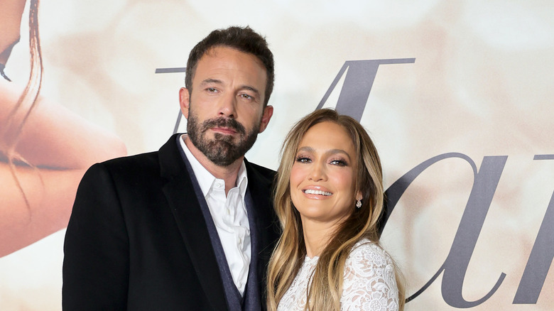 Ben Affleck Jennifer Lopez posing