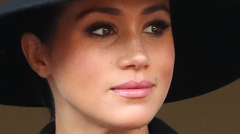 Meghan Markle black hat