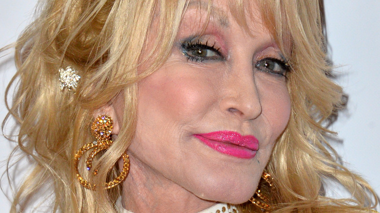 Dolly Parton posing in 2019