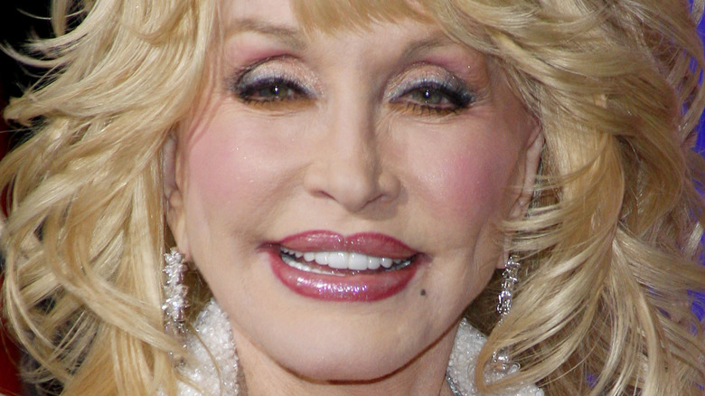 Dolly Parton wears shiny lipstick