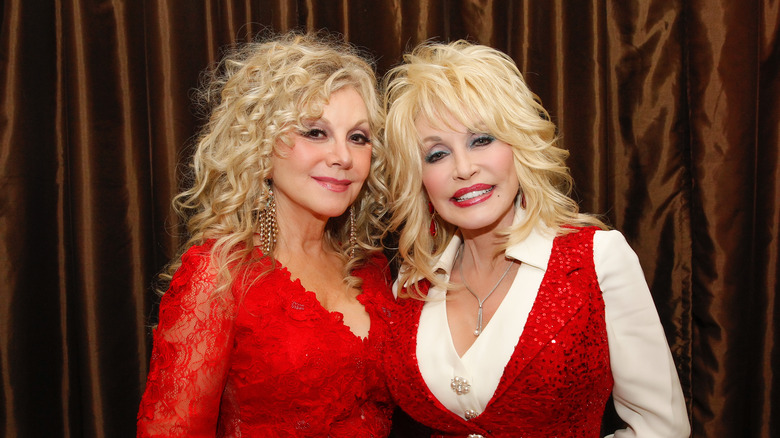Dolly and Stella Parton in red
