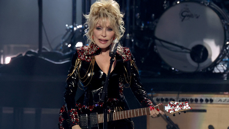 Dolly Parton on stage guitar
