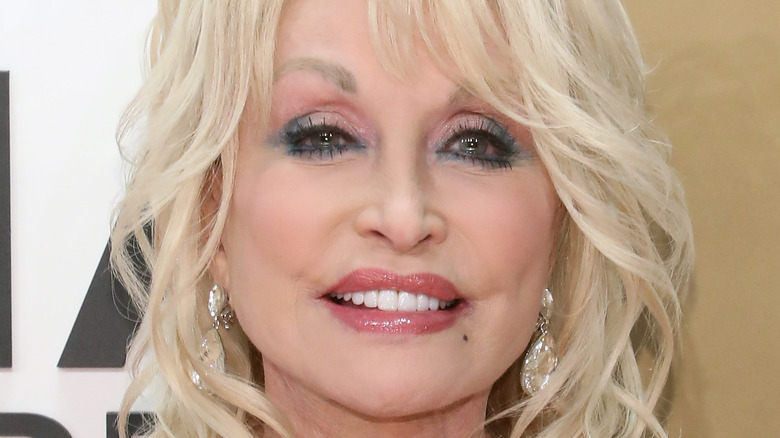 Dolly Parton looking all glammed up