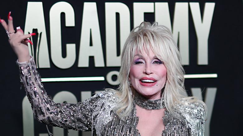 Dolly Parton, smiling