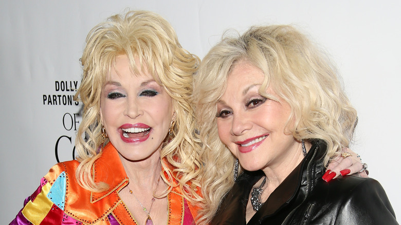 Dolly Parton posing with her arm around her sister, Stella Parton