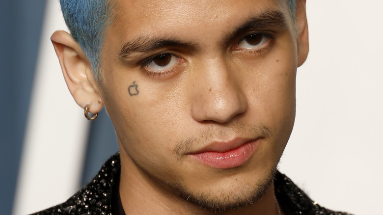 Dominic Fike poses with blue hair