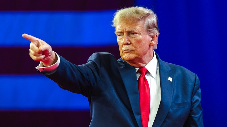 Donald Trump pointing red tie