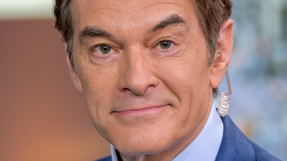 Dr. Oz poses for a photo 