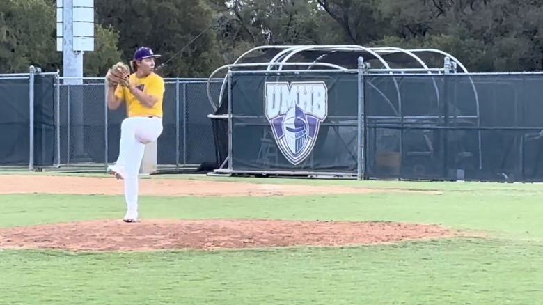 Drake Gaines pitching at UMHB