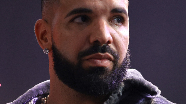 Drake attends rap battle 