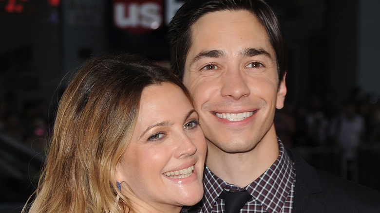 Drew Barrymore hugging Justin Long