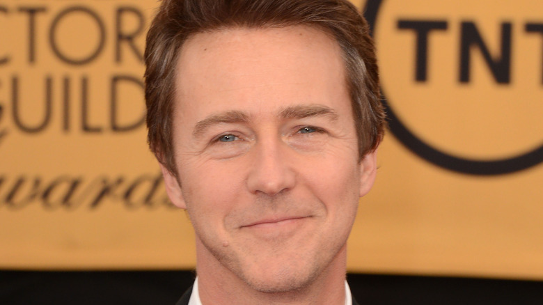 Edward Norton smiling on the red carpet