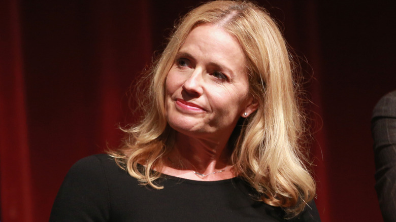 Elisabeth Shue listening