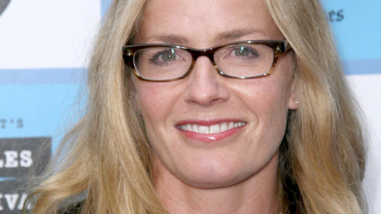 Elisabeth Shue smiling