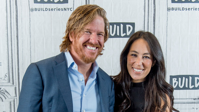 Chip and Joanna Gaines pose in 2017