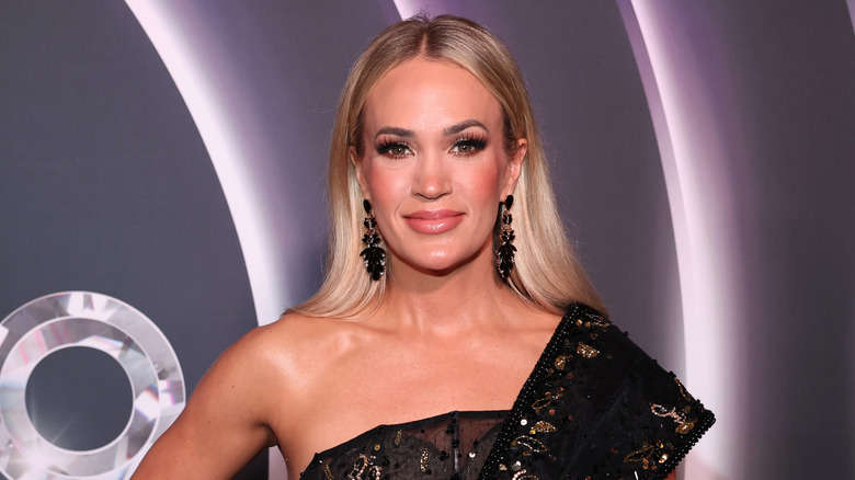 Carrie Underwood posing on red carpet