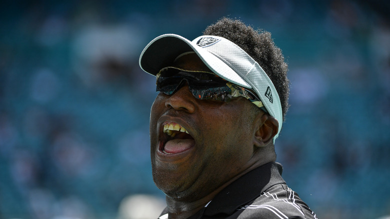 Warren Sapp cheering