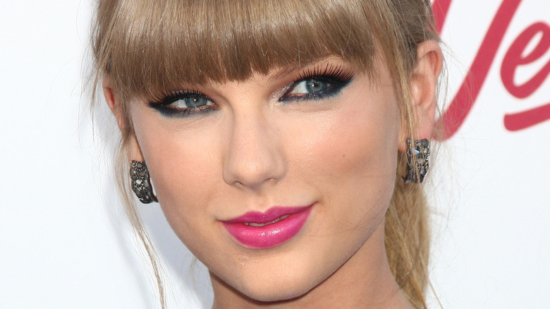 Taylor Swift wearing pink lipstick